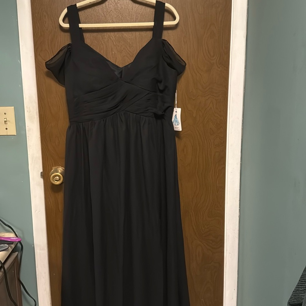 NWT Fashion classic gorgeous black formal dress size 16